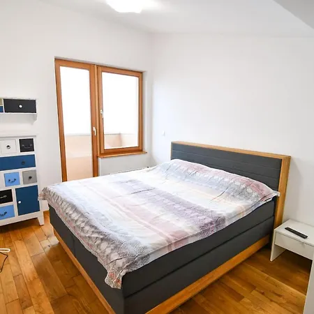 Mountain Top Deluxe + Free Garage Parking Apartman